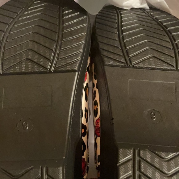 Marilyn Monroe Leopard Rose Nurse Clogs Sz 6-11 - Picture 2 of 7